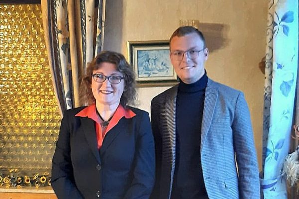 (Das Bild zeigt Sindy Bruchmann mit OV-Vorsitzendem Niklas Kirsch)